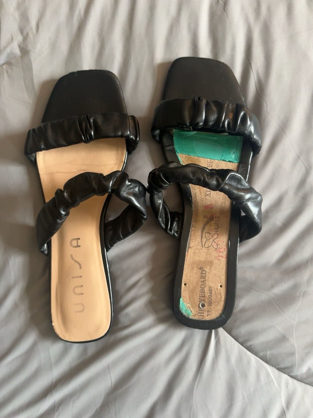 Unisa Black Ruched Double Strap Slide Sandals Women’s Size 8M